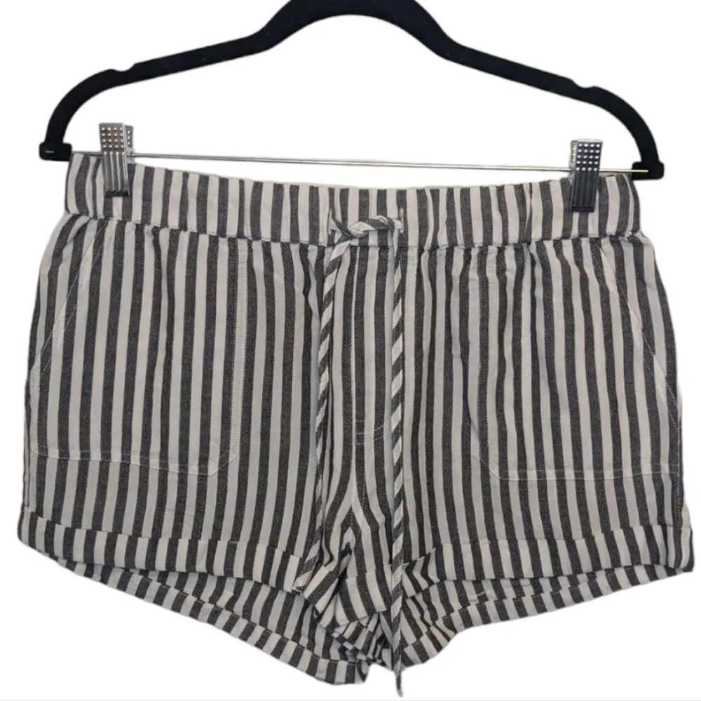 NWOT Volcom Women's Sunday Strut Engineer Stripe Short M - Picture 5 of 16